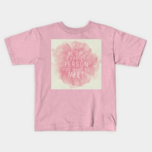 be the type of person u want to meet Kids T-Shirt